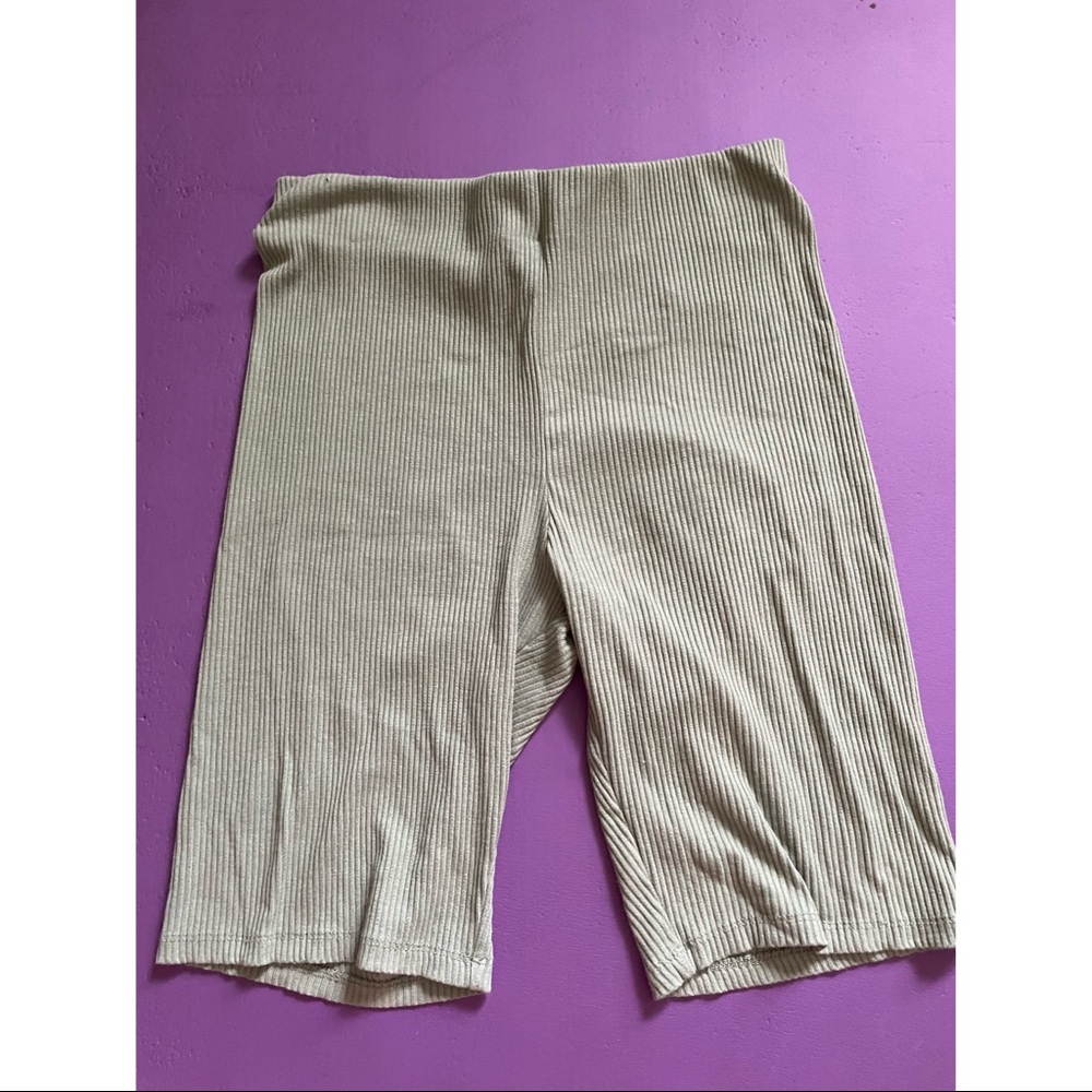 Ribbed Green H&M Cycling Shorts 💚 SIZE S